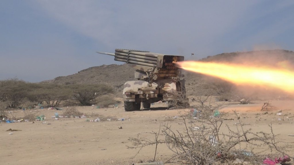 اشتداد المواجهات في جبهة كرش، وطائرات التحالف تتدخل لقصف تعزيزات حوثية