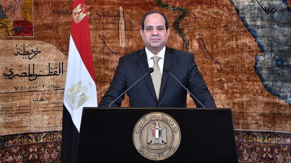 الرئيس المصري يصدر عفوا عن 712 سجينا