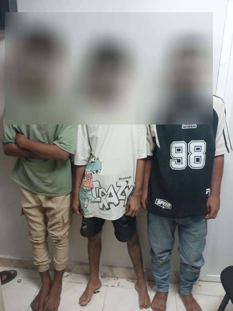 أمن العاصمة عدن يلقي القبض على عصابة متورطة بسرقة بطاريات المركبات في المنصورة