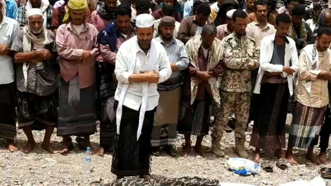 في موكب جنائزي مهيب.. تشيّع جثمان الشهيد البطل باسل محمد إلى مثواه الأخير بالضالع