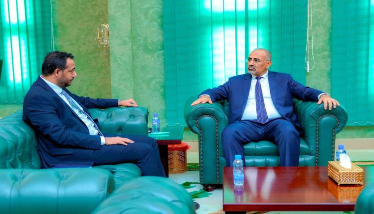الرئيس الزُبيدي يبحث مع وزير التربية استعدادات العام الدراسي الجديد