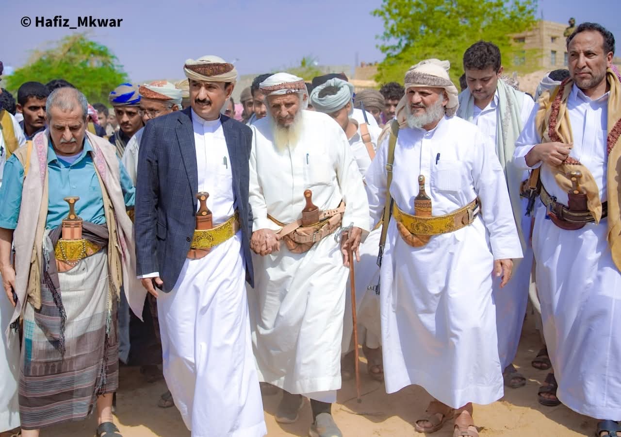 المحافظ بن الوزير ينهي قضية قبلية كبرى ويخمد فتنة بين قبائل خليفة شبوة وقبائل عبيدة مأرب