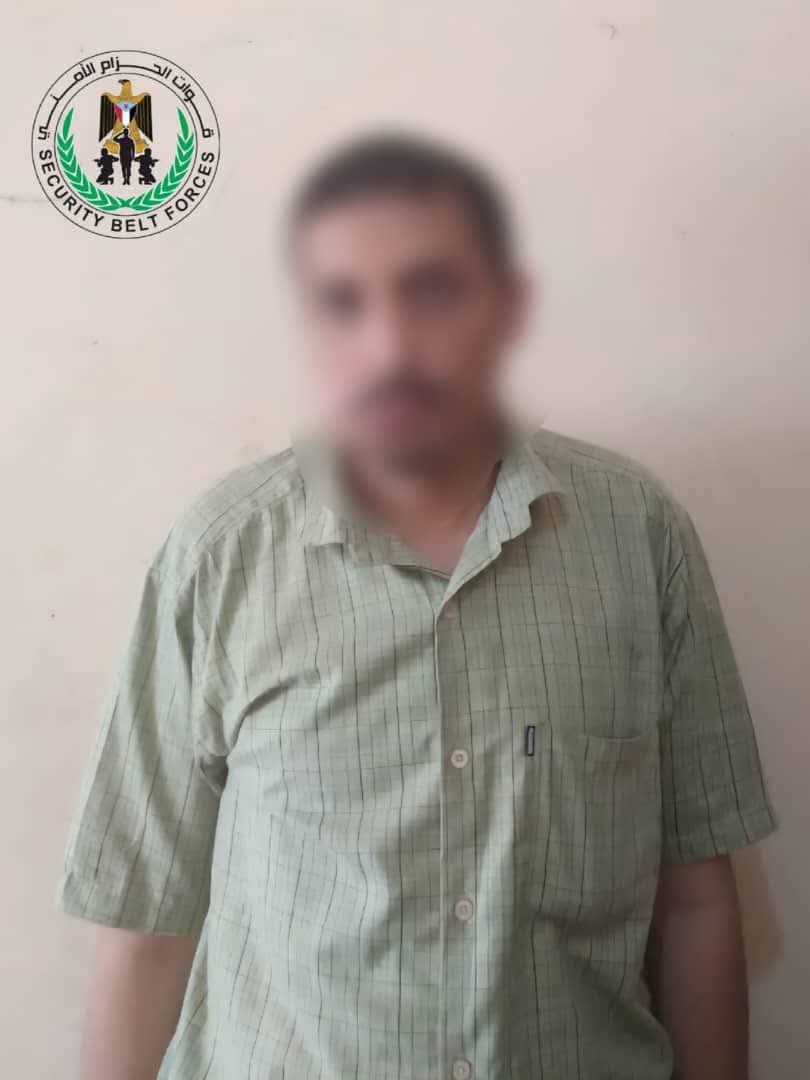 قوات الحزام الامني تلقي القبض على مطلوب أمني شرق العاصمة عدن